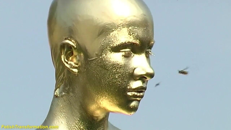 Fetish Islands: Real flexible contortionist gets golden painted