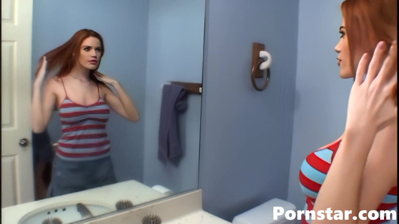 Pornstars: Sexy Starlet Roxetta Being Fucked by Two Cocks