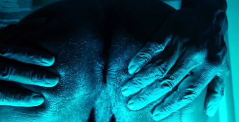 Hallelujah Johnson: Penyembahan Dubur Hallelujah Johnson, Dr. Manhattan Melanggar Peluh