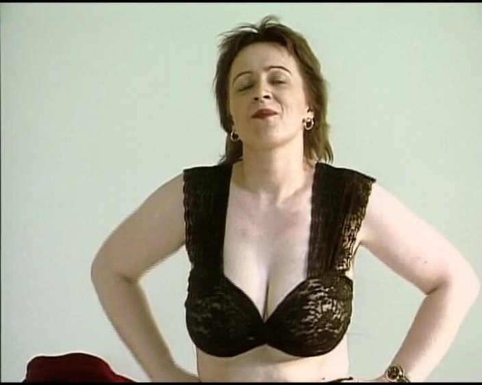 Deutsche Madchen: Signora matura dalla germania che mostra le sue grandi tette...