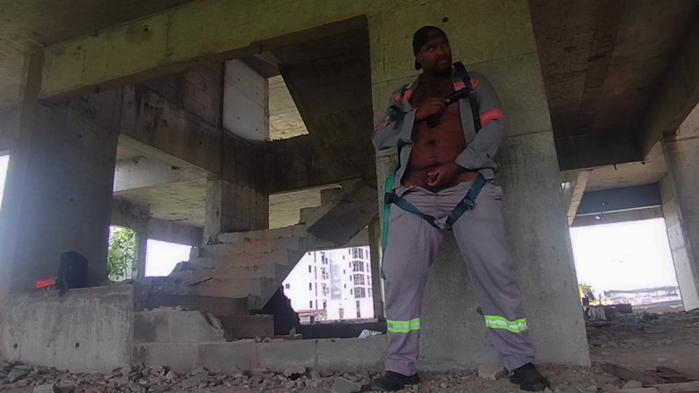 TheBlacKHunterr: 我带着一个玩具去上班，看看我做了什么