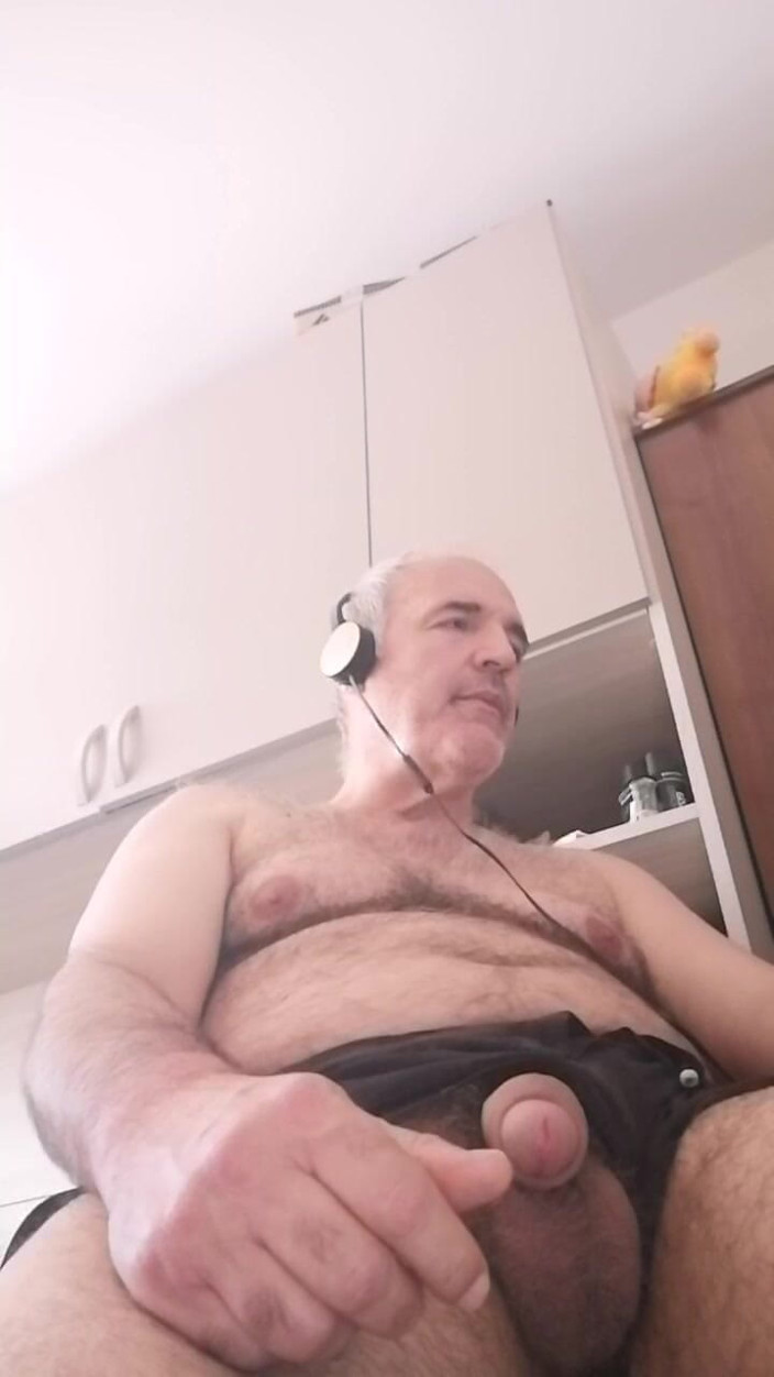Setesesso7: Ich masturbiere meinen harten Schwanz und genieße es wie ein...