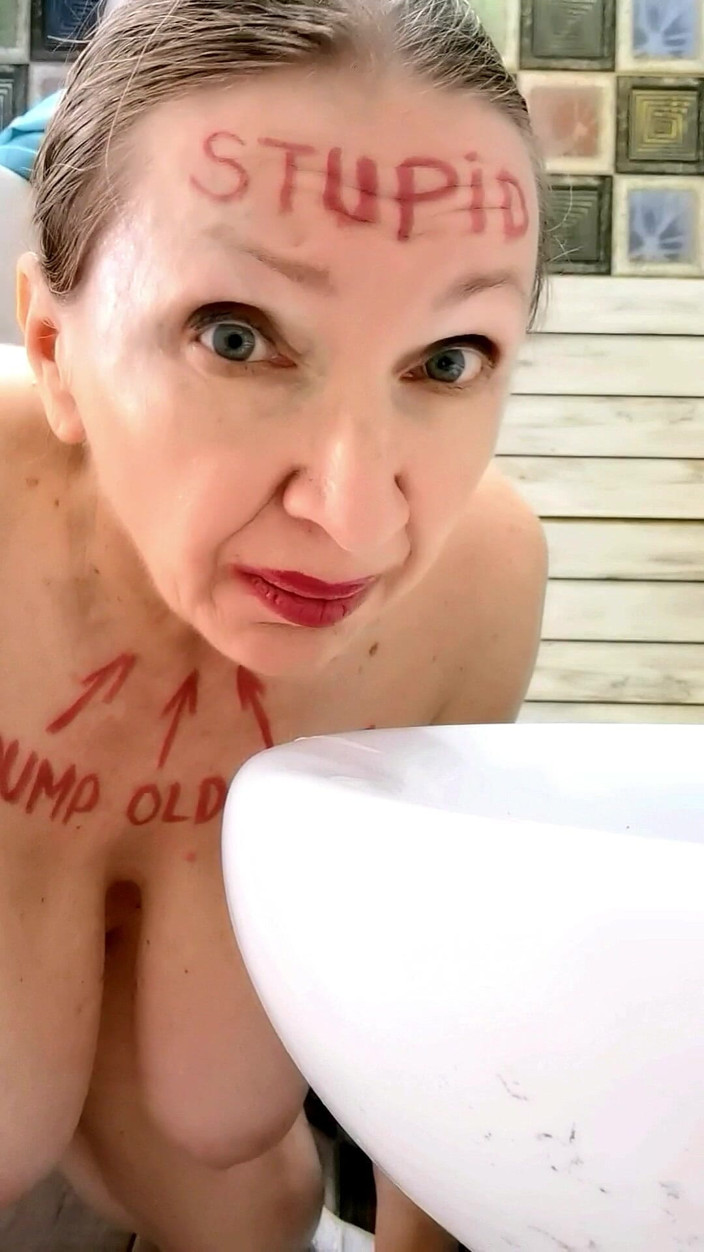 MariaOld: La nonna si comporta in modo stupido.
