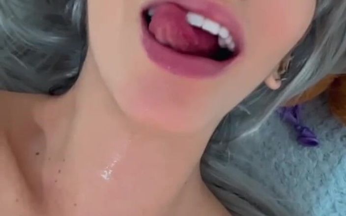 Yenifer Chacon: My Super Wet Pussy Gets Fingered