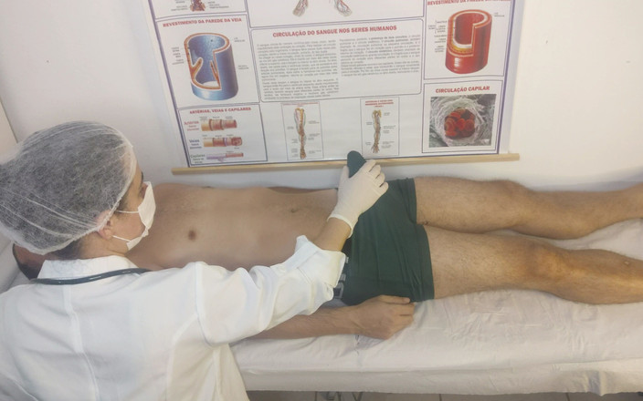 Jennyferpimenta: 护士让她的第一个病人有一个勃起的阴茎!