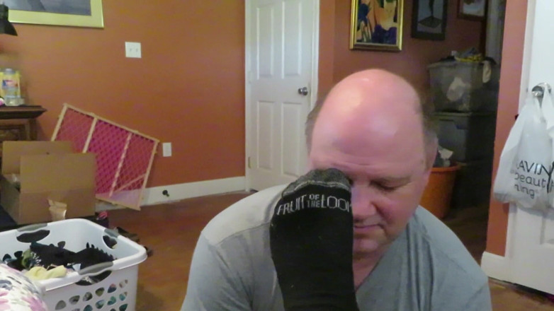 BBW nurse Vicki adventures with friends: I make my slave smell my stinky rubber garden boots
