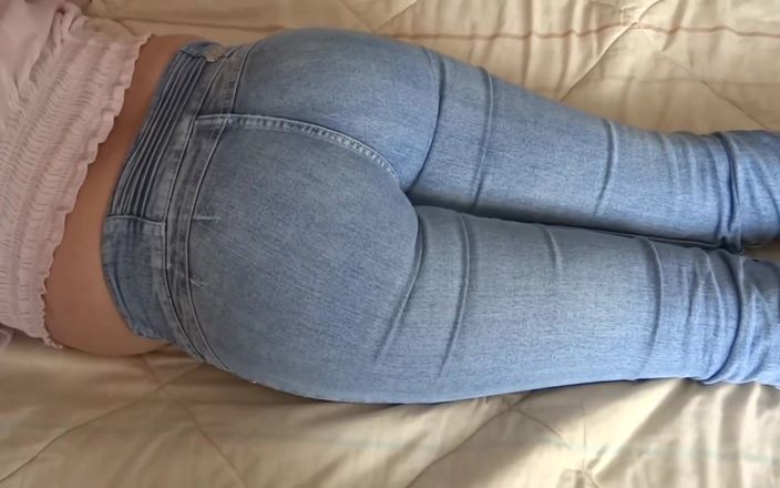 Ardientes69: Mira mi gran culo con los jeans puestos y los...