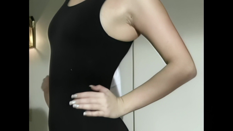 Pornobello: Jeanie Rivers: gymnastika a mokrá lesbická vášeň