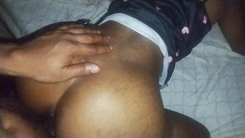 Island Bratz: 大屁股继女狗式啪