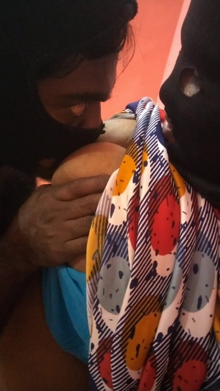 Benita sweety: Crème glacée desi torride entièrement chargée sur sa chatte