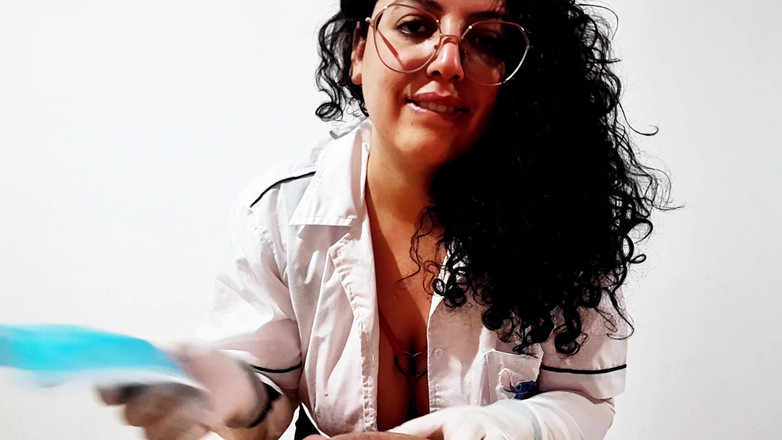 Babyluna939: Nie mogę powstrzymać mojego pragnienia i ssę kutasa mojego pacjenta...