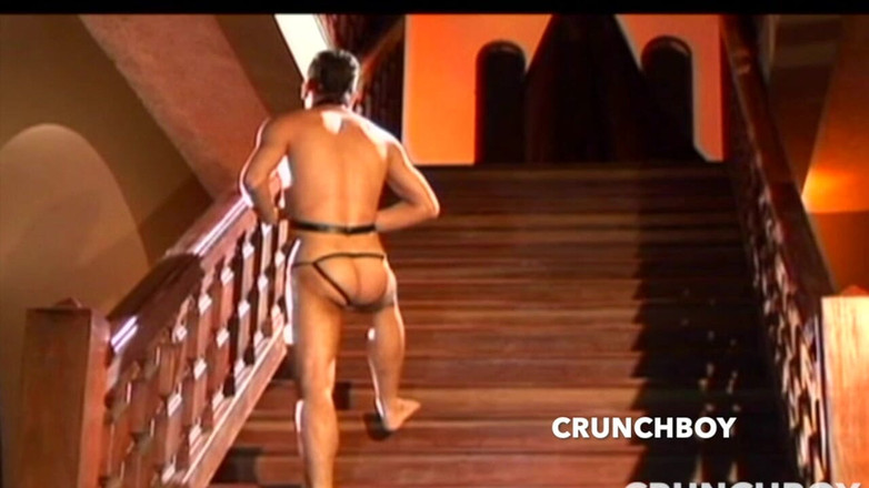 Gaybareback: Met capuchon bedekte man geneukt door zijn leren ptoe