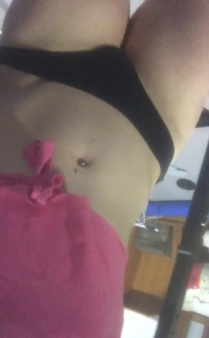 Michellexm: Îmi pare rău, cred că îmi arăt accidental vaginul