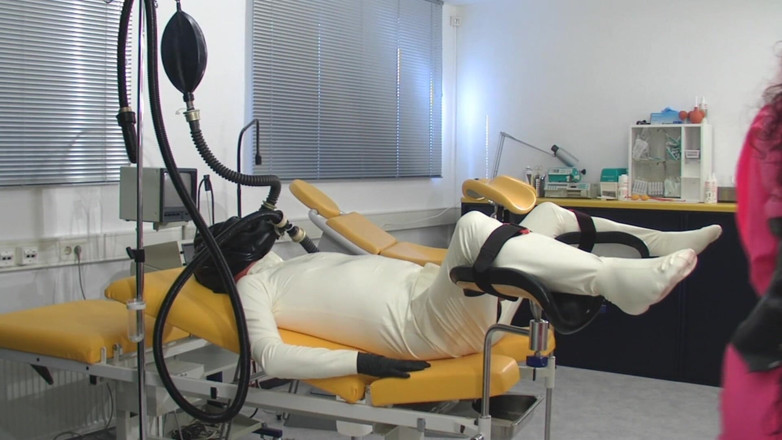 Rubber & Clinic Studio - 1ATOYS: Rubber treatment with gasmask