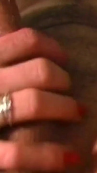 Des salopes matures insatiables en laisse pour adorer la bite