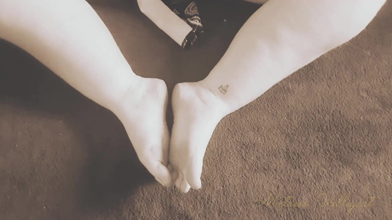 Mxtress Valleycat: Sandy Feet Fantasy
