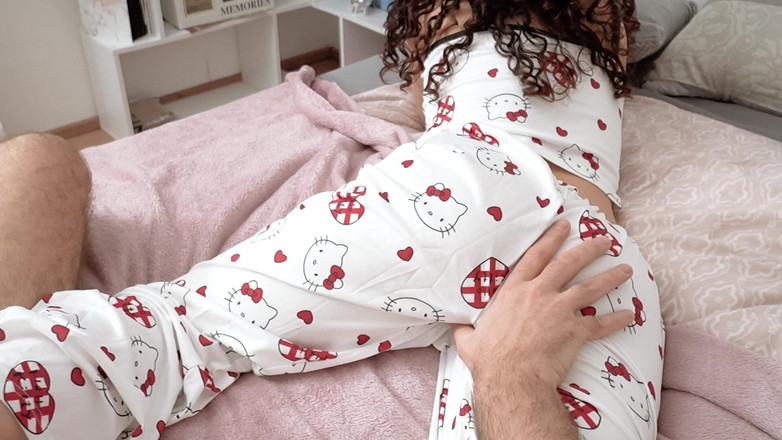 LittlePinky140: Ayah tiri mendapat bilah apabila dia melihat saya bermain dengan...