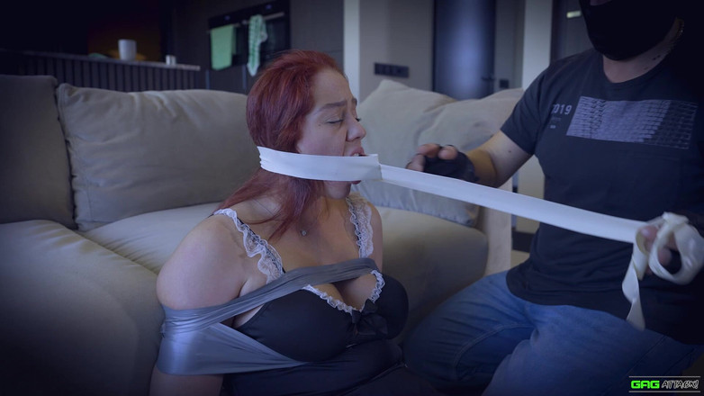 Gag Attack: Stokrotka - pokojówka przesłuchiwana Alt