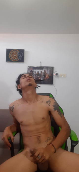 ColumbiaTwinkBoy: Ragazzo twink colombiano si masturba divertente