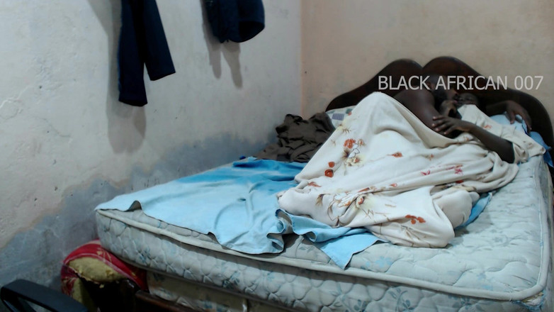 Black African 007: Çok azgın olduğum için en iyi arkadaşımla seks bikinimi bir...