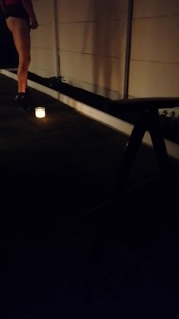 Crosdressing: Walking outdoor at night