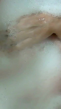 Comiendo coño bajo el agua