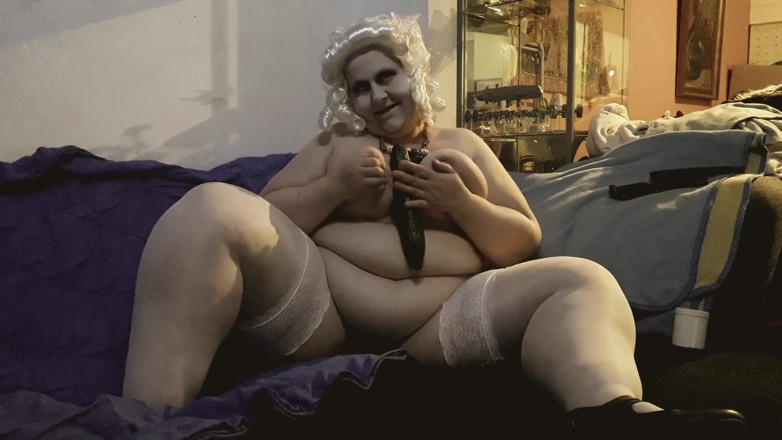 Theotryl Karcelyne: Lady Karcelyne masturbate