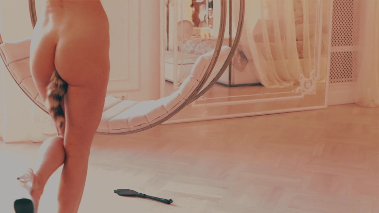SANKTOR: Hot MILF dancing striptease