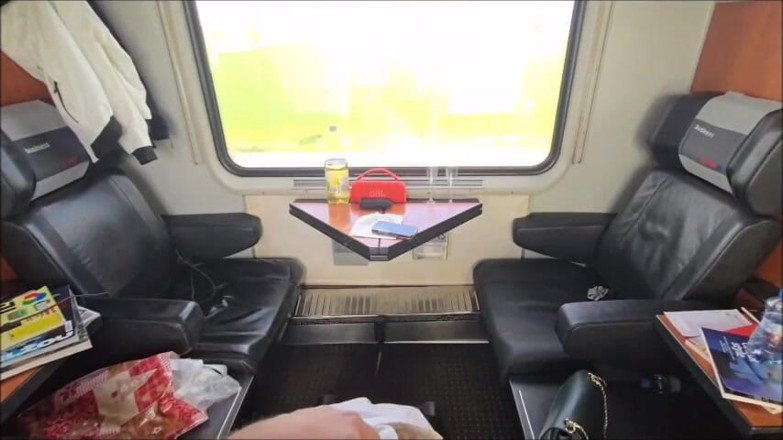 Christi: 電車に捕まって - フェラチオ
