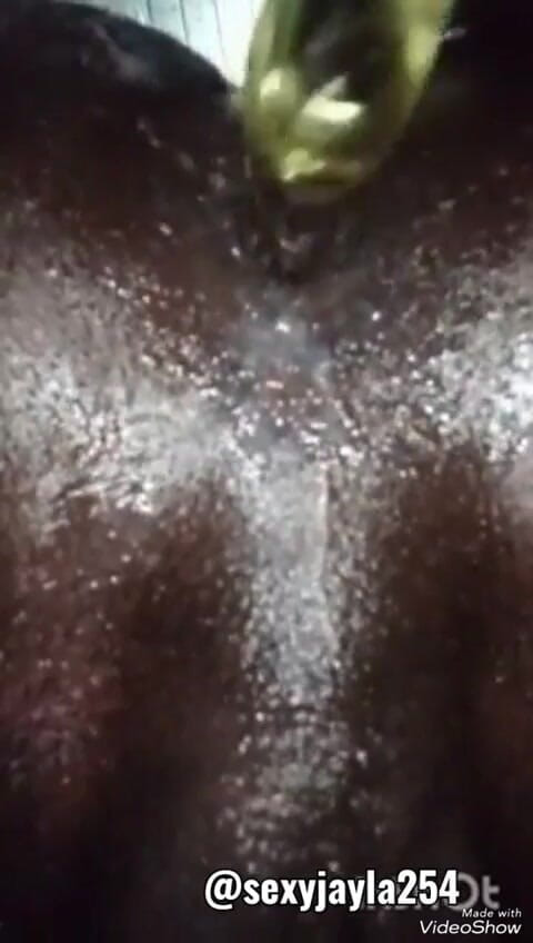 Sexyjayla254: 欲情したボトムが大きな黒いオイル塗ったお尻を弄る