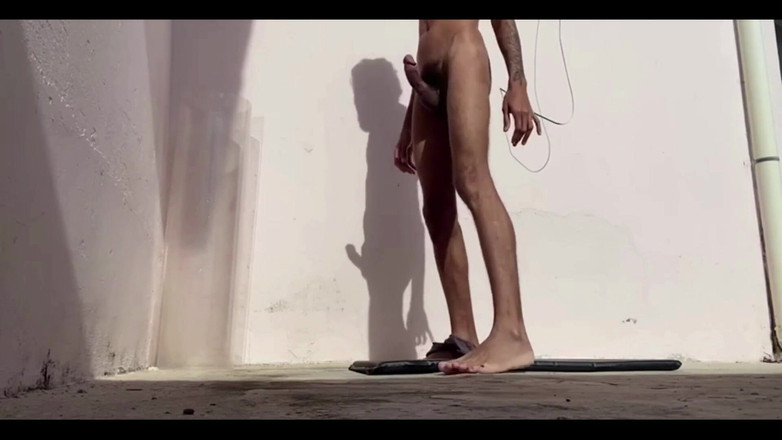 arabeputo: 興奮した朝に伸びをしている。