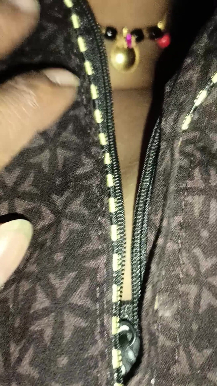 Queen4desi: 德西女人户外啪啪啪 x 女朋友 Queen4desi