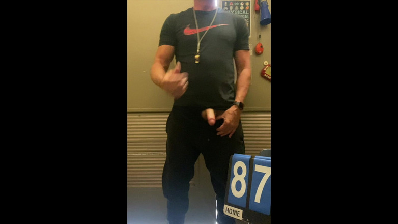 JockDad87: Jockdad87 bilang 'lakukan saja' dan ngocok kontol besarnya