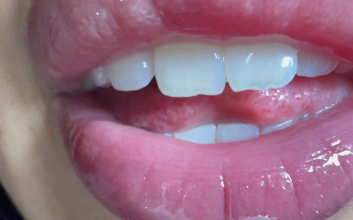Asmr_mouth: Великаншка принимает этому маленькому человечку в ее рот