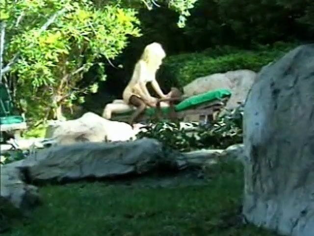 Anal seduction: Большой хуй впихивает в тугий маленький анус этой блондинки-бомбы с большими сиськами