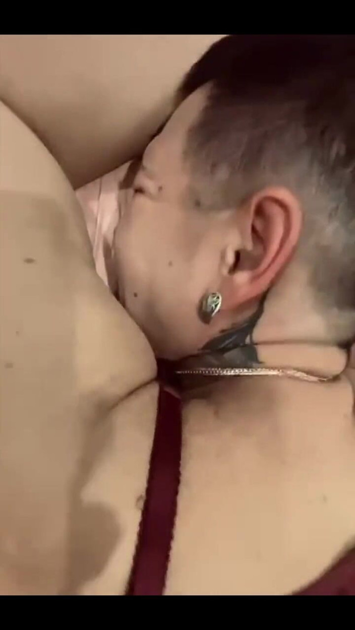 KarmenMilf: Мілфа зняла молодого хлопця після заміського вечірки і займалася грубим сексом