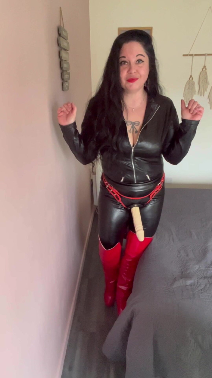 Maitresse Clara: 8 jam di bawah arahan saya...