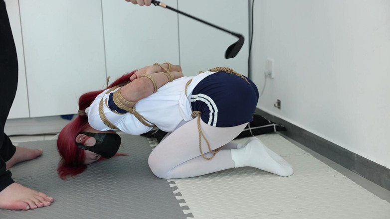 Asian bondage: Girlfriend Restrains and Punishes the Game: Keep Squatting, and if...