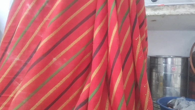 Rakesh: La ama de casa india Rani Bhabhi folla