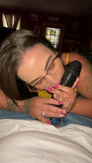 MzKiTTy91: Pawg milf wife sucking 10 inch bbc