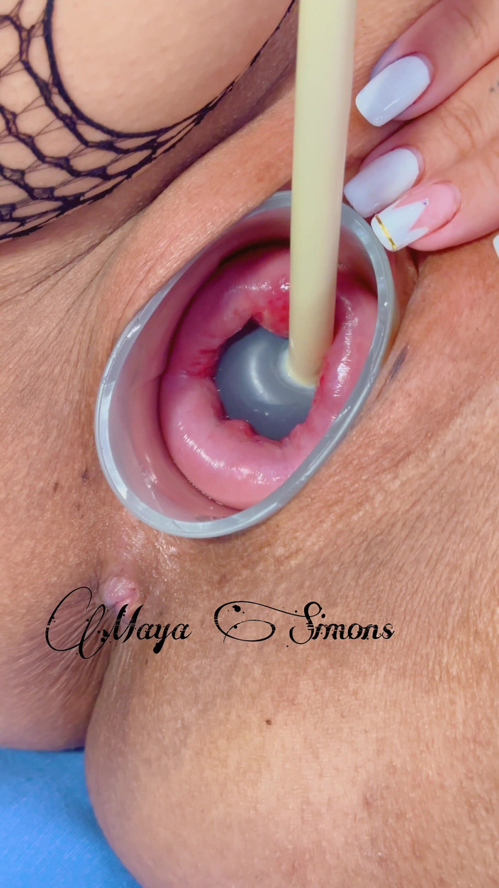 Maya Simons: Injecter de l’encre au fond de mon utérus