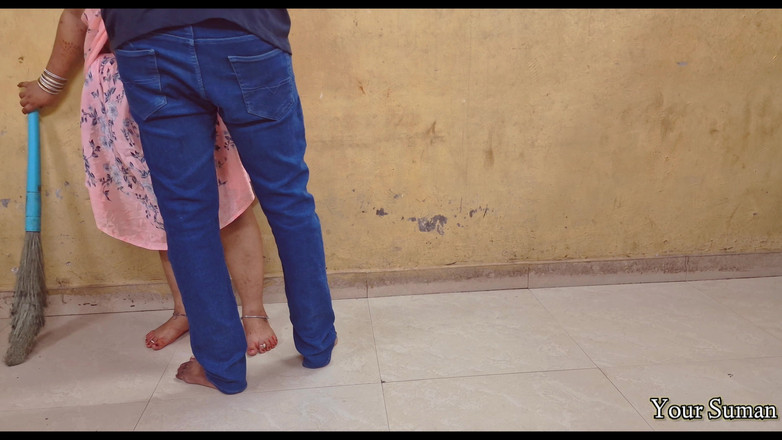 Sexy Myra: 印度性感人妻的清洁屋