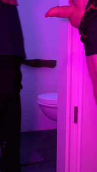 Mujer de negocios sexy con jefe en el baño de la oficina para estafar el sexo de nylon