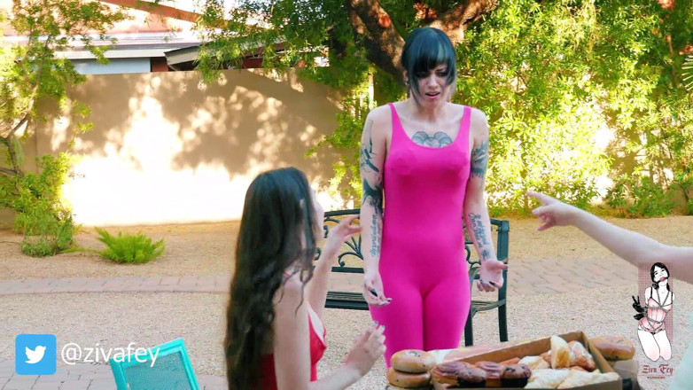 Ziva Fey: Ziva Fey - Larzstord와 Ruby Vuitton과 함께하는 WAM Bratty 펨돔 아침 식사