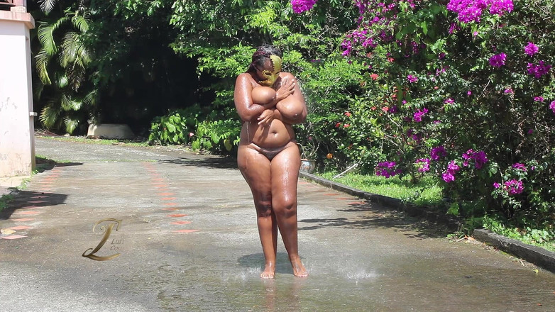 Theluffy's: Exhibe Mouille