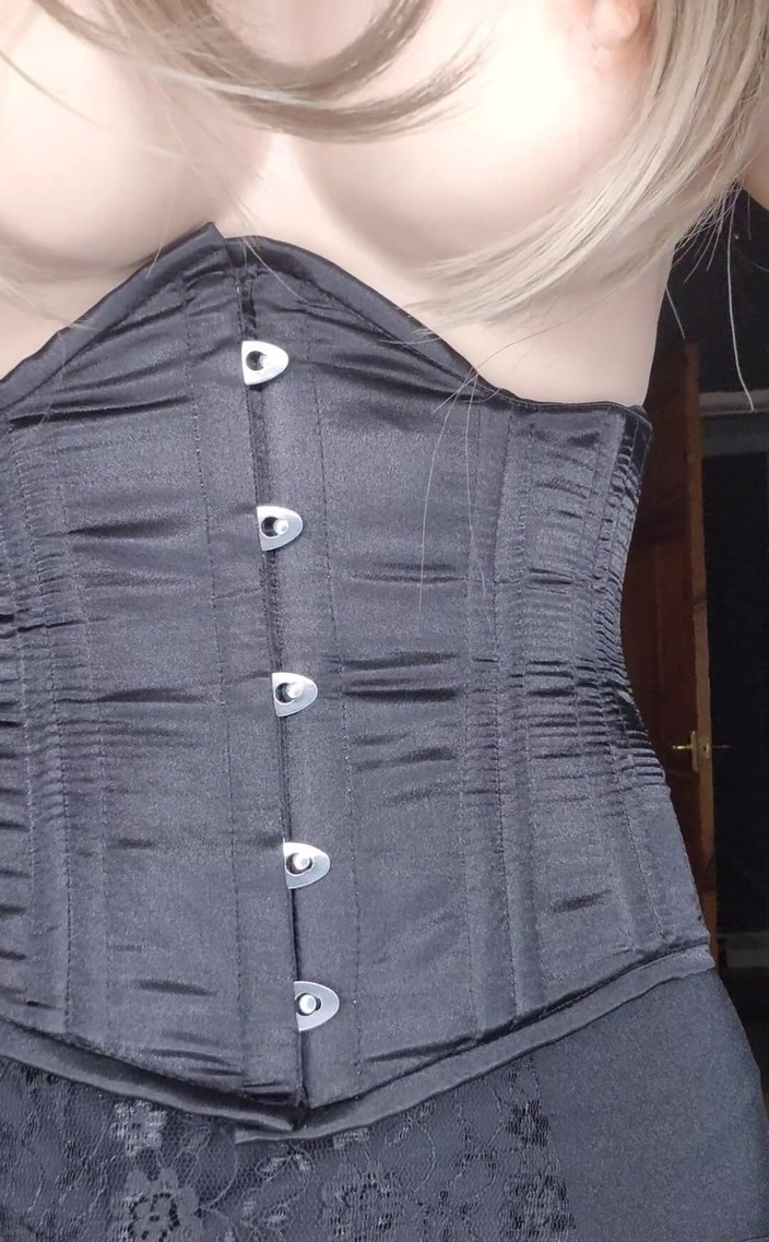 JessicaXD: Хочешь кончить повсюду на моих резиновых сиськах?