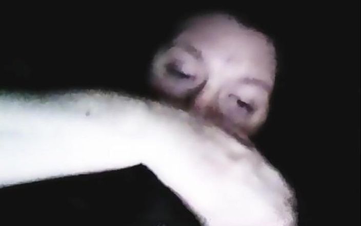 TrotzillaTheGod: Succulent Samantha dělá z kouření uměleckou formu
