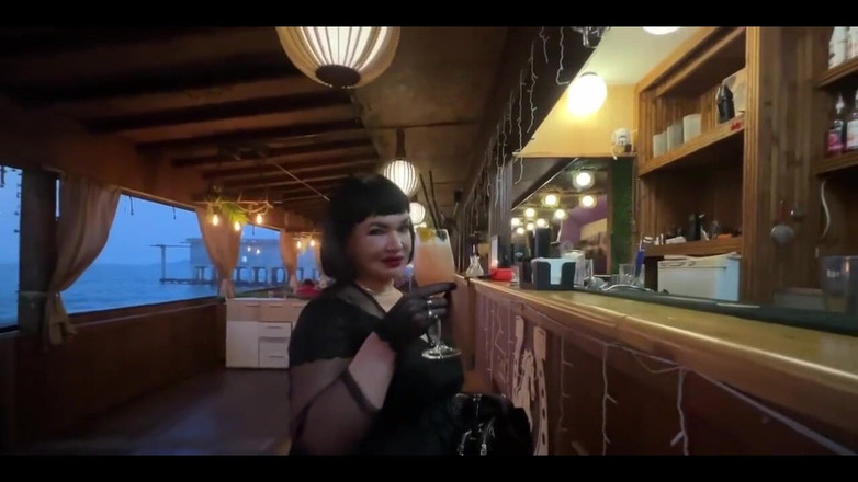 KarmenMilf: セクシーな海辺のルックで致命的な美女カルメン