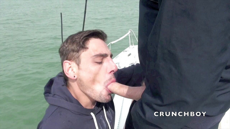 Crunch Boy: Amaainzg sexhib seks z Nickiem i Fabienem w sexa na łodzi