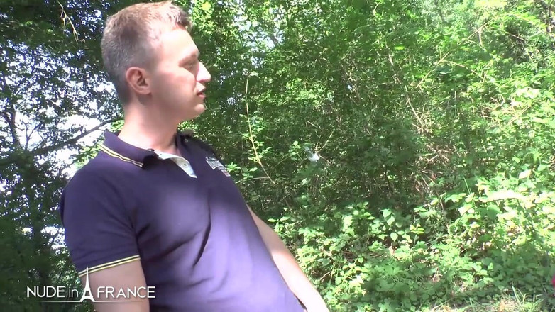 Nude in France: Si rambut coklat Arab Perancis muda yang cantik dikongkek keras...